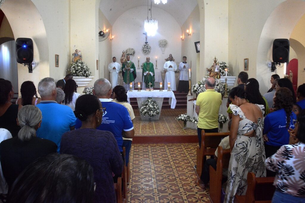 Prefeito participa de missa em Jaguara