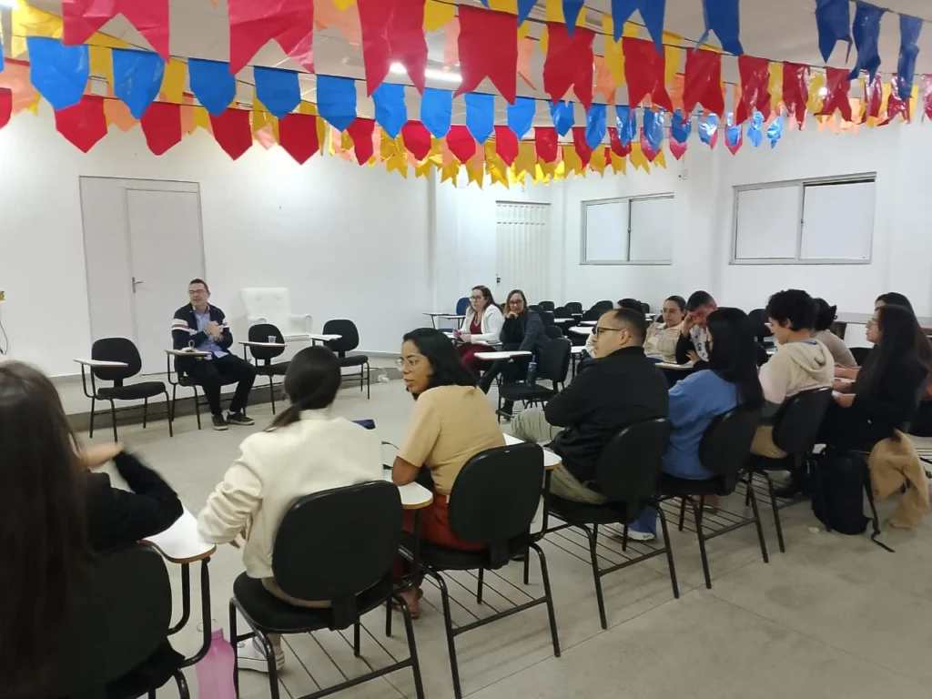Esaú Matos: Programa Municipal de Residência Médica discute contribuição dos novos médicos na dinâmica da unidade
