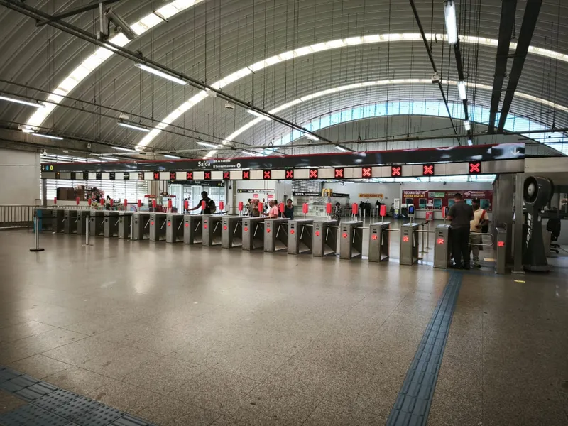 Metrô Bahia tem operação especial com horário estendido para partida entre Vitória e Sport