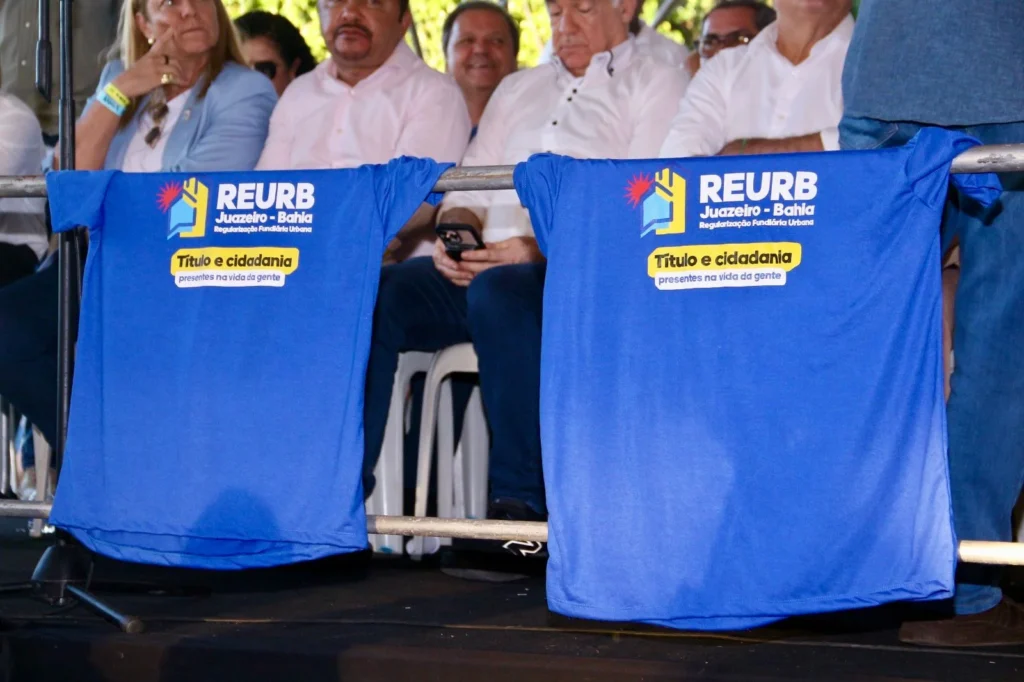 Juazeiro 147 anos: Famílias do Palmares II recebem títulos de propriedade e Governo anuncia regularização do Distrito Industrial