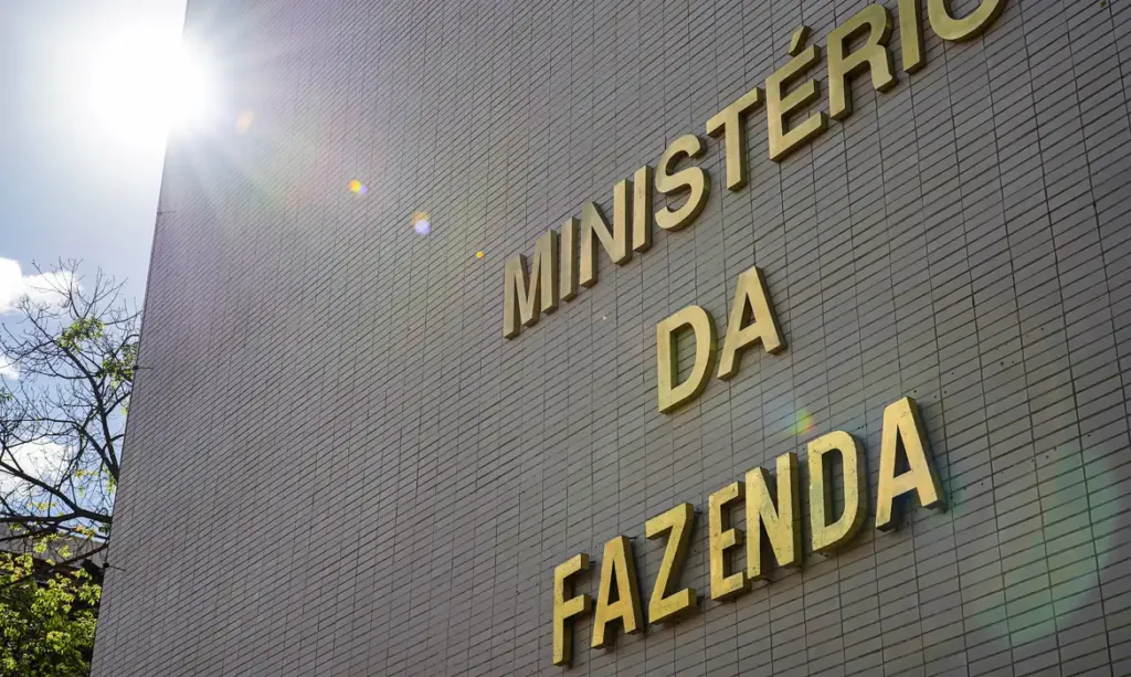 Despesas federais poderão crescer até R$ 168 bilhões em 2026