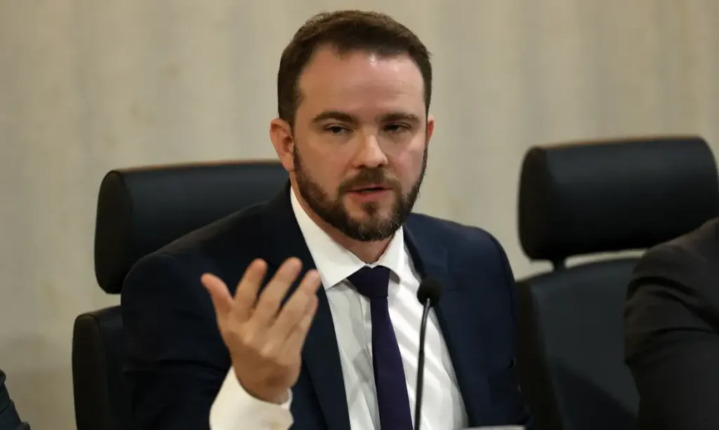 Orçamento de 2026 tem meta de superávit de R$ 34,3 bilhões