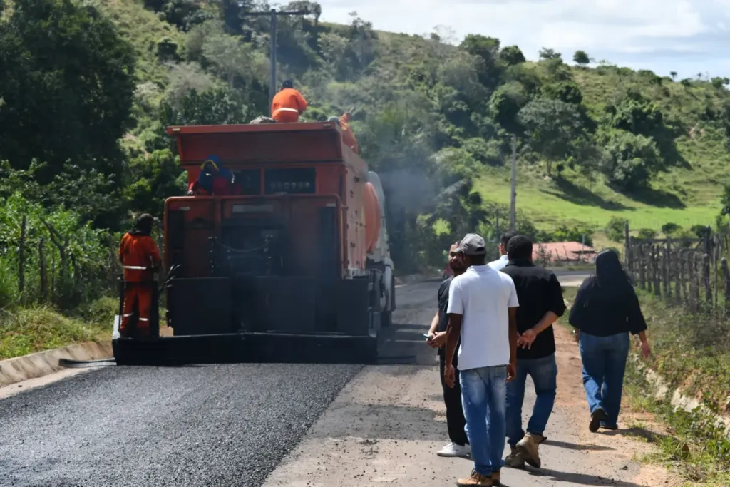 Pavimentação da estrada do Oiteiro está em processo de finalização