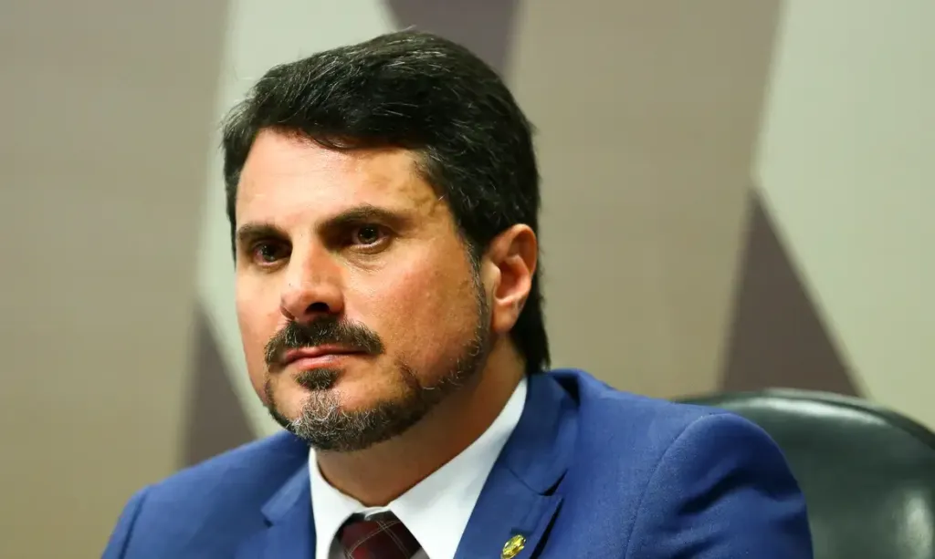 Moraes suspende uso de tornozeleira pelo senador Marcos do Val