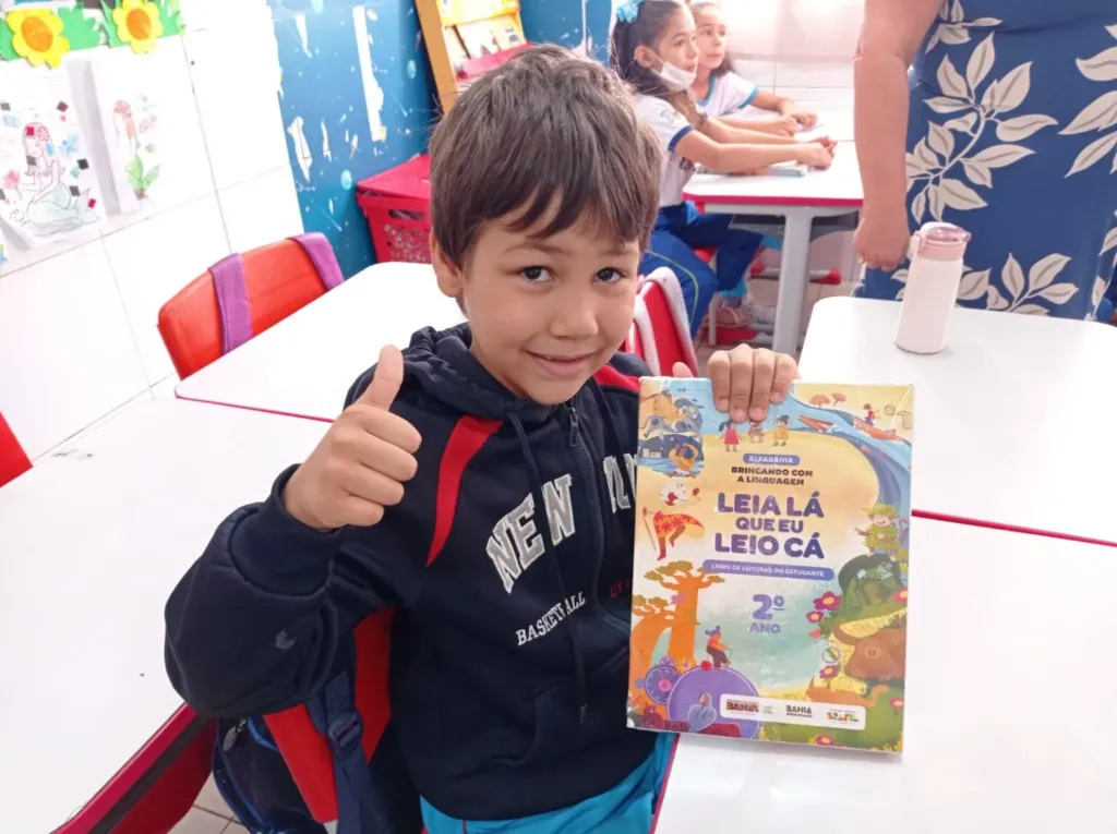 Prefeitura de Juazeiro e Estado da Bahia entregam livros de apoio do Compromisso Nacional Criança Alfabetizada