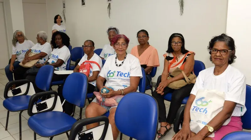 Prefeitura e Parque Social promovem palestra sobre uso do celular para idosos do Projeto 60+ Tech