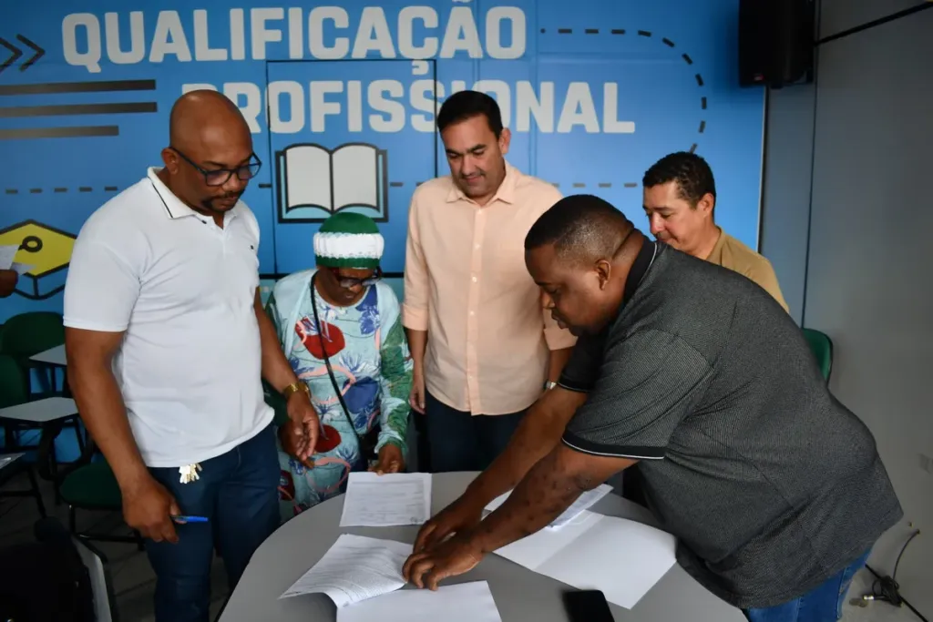 Alagoinhas fortalece pequenos negócios com assinatura de novos contratos do CrediBahia