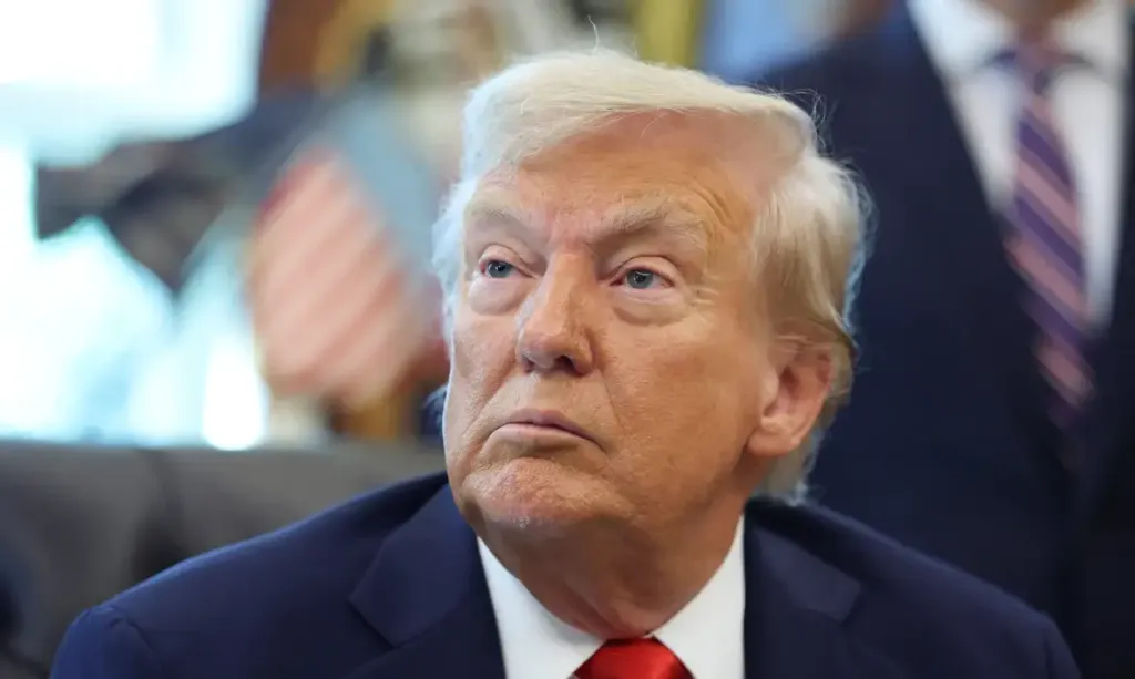 Trump diz que EUA atiraram em barco com drogas da Venezuela