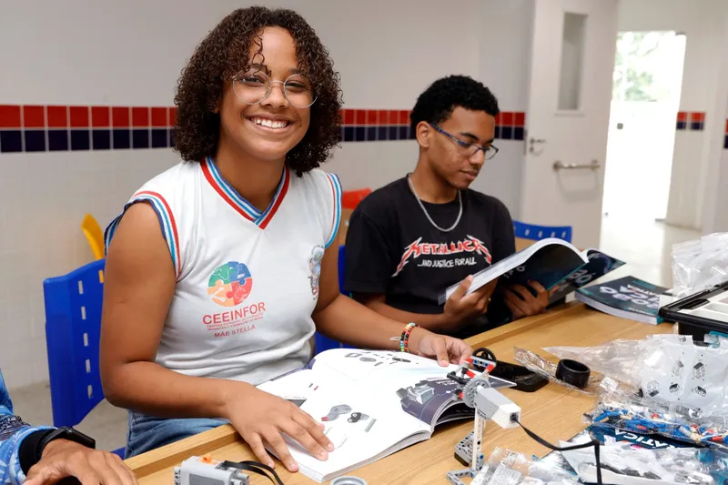 Bahia promove capacitação e entrega kits de robótica para modernizar o ensino na rede estadual