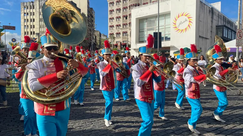 SEC entrega 100 kits de bandas e fanfarras para escolas estaduais da Bahia