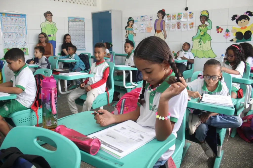 Secretaria de Educação divulga calendário de reposição das aulas por paralisações na rede municipal