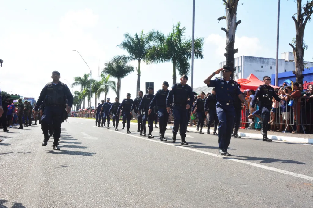 Feirenses comemoram 203 anos da Independência do Brasil com desfile na Presidente Dutra