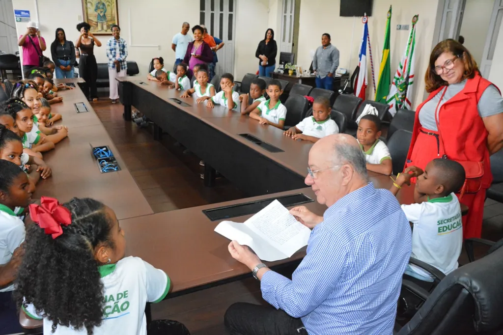Prefeito recebe visita de alunos da rede municipal