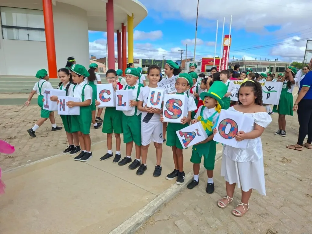 7 de setembro: Escolas da rede municipal de ensino realizam desfile cívico para comemorar Independência do Brasil